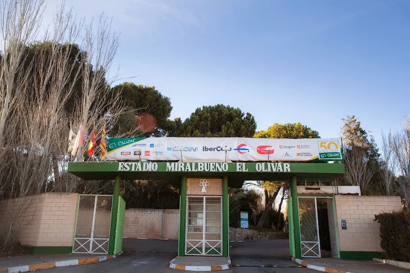 Estadio Miralbueno El Olivar - Centro deportivo en Zaragoza - foto 2