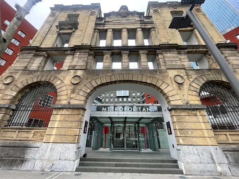 Club Metropolitan Isozaki - Centro deportivo en Bilbao - foto 4