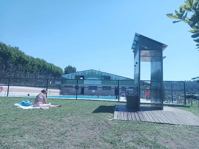 Piscina do Loureiro (Comunidadade de Montes de Cabral) - Piscina en Vigo - foto 2