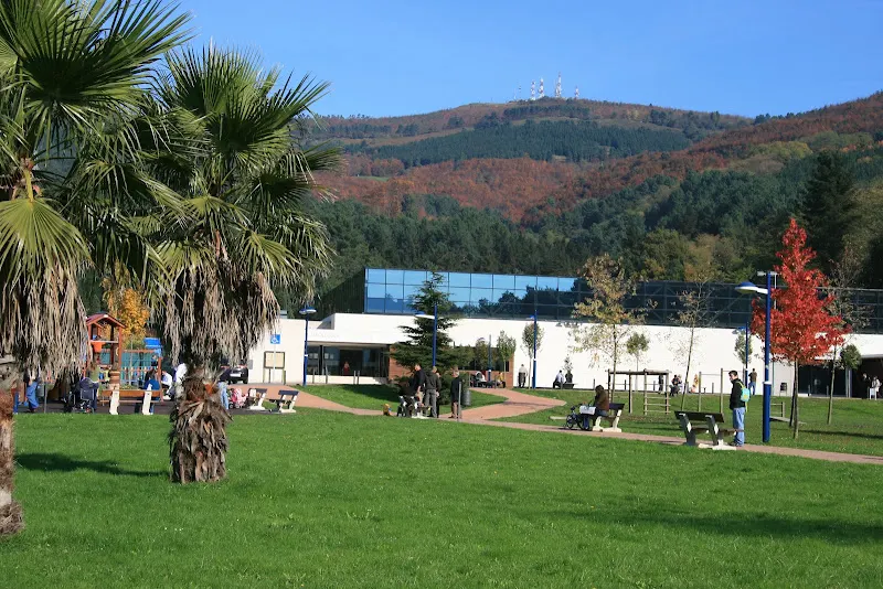 Etxebarriko Kiroldegia / Polideportivo de Etxebarri en Etxebarri