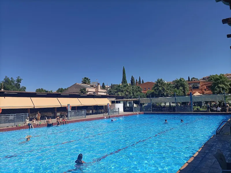 Piscina El Guerra - Piscina pública en Huétor Vega - foto 2