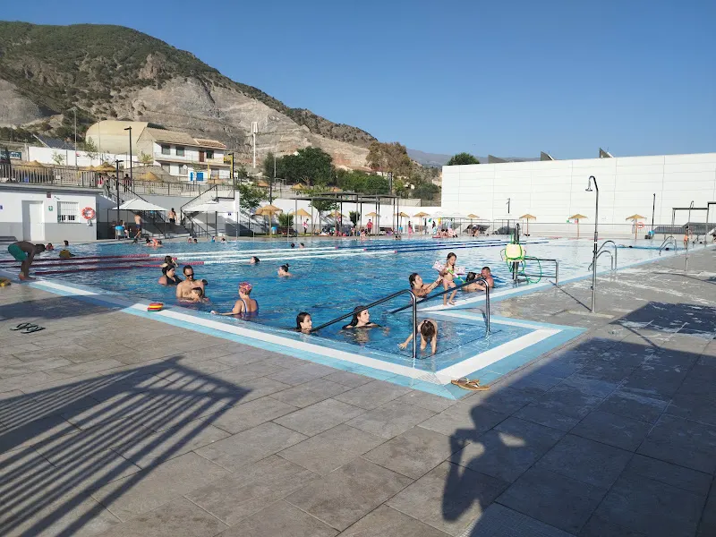DELUXE POOL GROUP