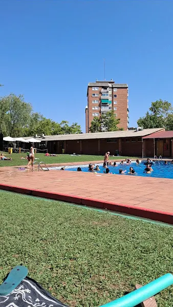 Club Natació Terrassa (Pla del Bon Aire) - Club deportivo en Terrassa - foto 2