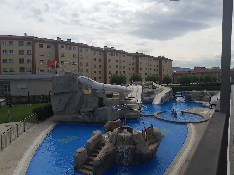 Piscinas Larrabide - Piscinas en Pamplona - foto 2