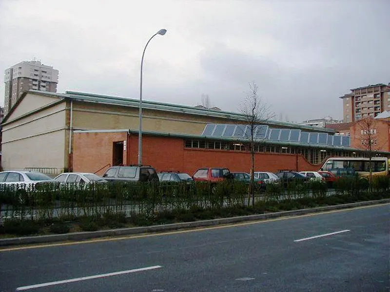Polideportivo AZPILAGAÑA - Gimnasio en Pamplona - foto 2
