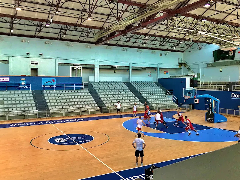 POLIDEPORTIVO MUNICIPAL JOSEAN GASCA -DONOSTIA - Polideportivo en Donostia / San Sebastián - foto 3