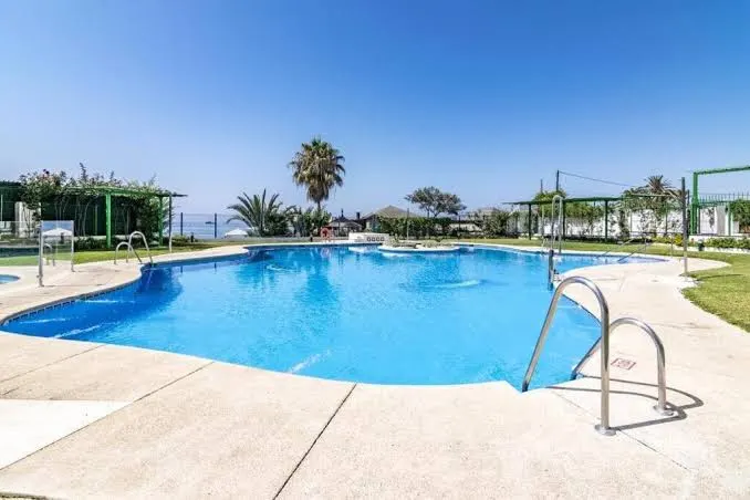 Marbella pie de playa con piscina: Banana Beach. - Casa en Marbella - foto 2