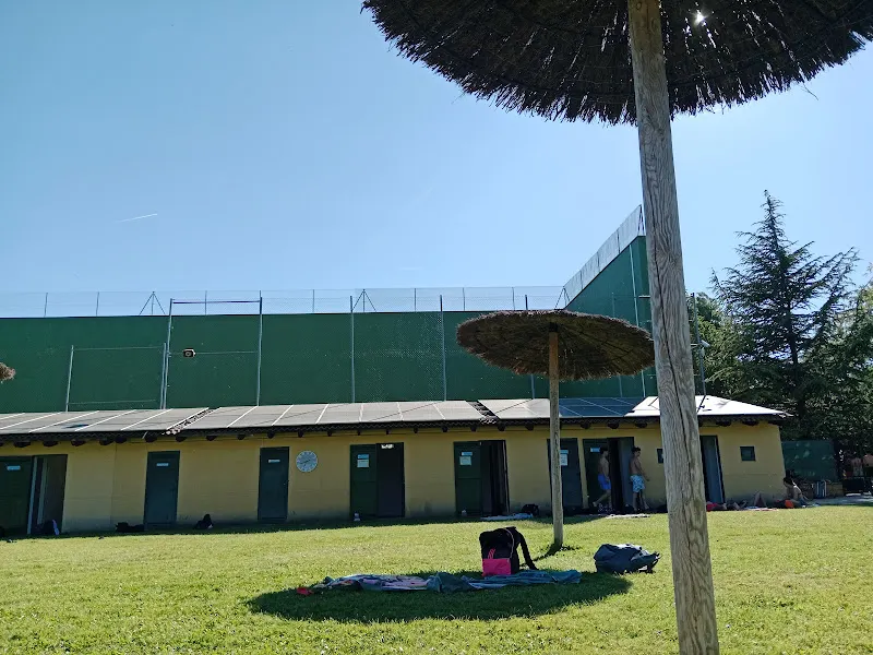 Piscina Municipal De Vilecha - Onzonilla