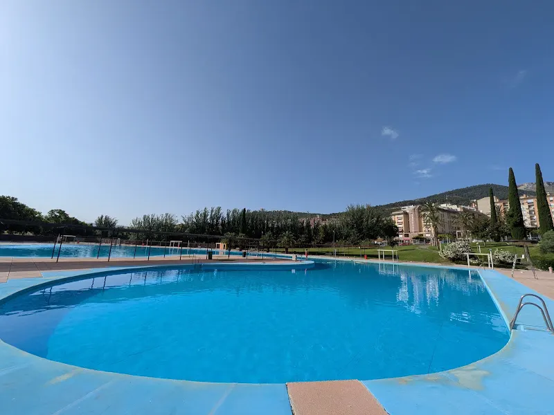 Piscina de verano Las Fuentezuelas - Club deportivo en Jaén - foto 2