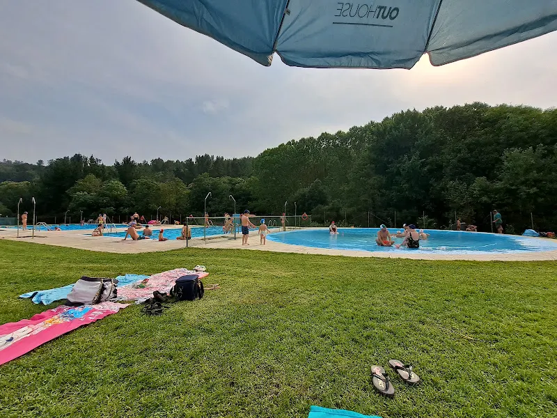 Piscina Municipal Guntin - Piscinas en Guntin - foto 2