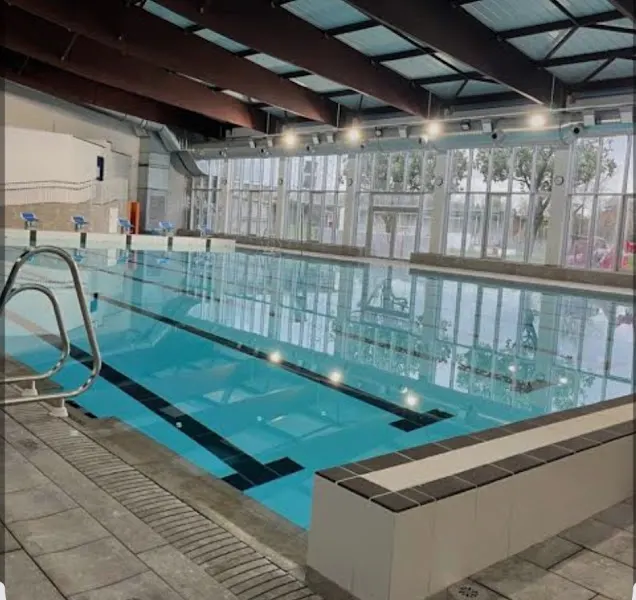 Piscina Municipal de Santa Isabel - Polideportivo en Santiago de Compostela - foto 2