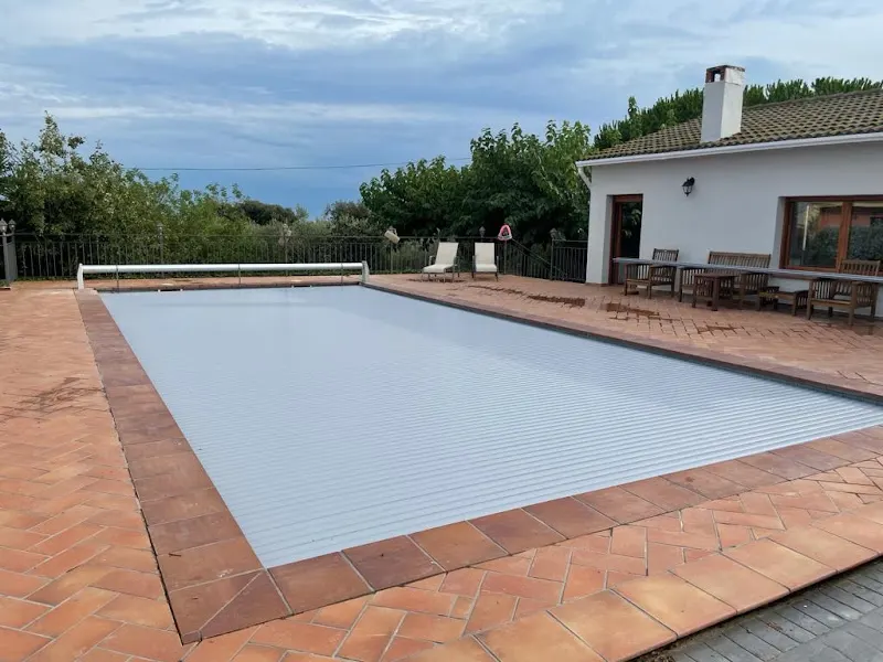 Abrisud Cubiertas de Piscina y Pérgolas . Showroom