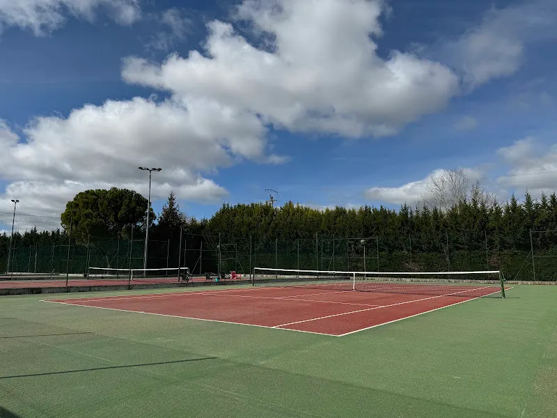 Complejo Deportivo "Isla Dos Aguas" - Polideportivo en Palencia - foto 2