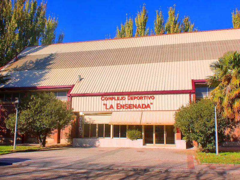 Complejo Deportivo "La Ensenada" - Polideportivo en Palencia - foto 2