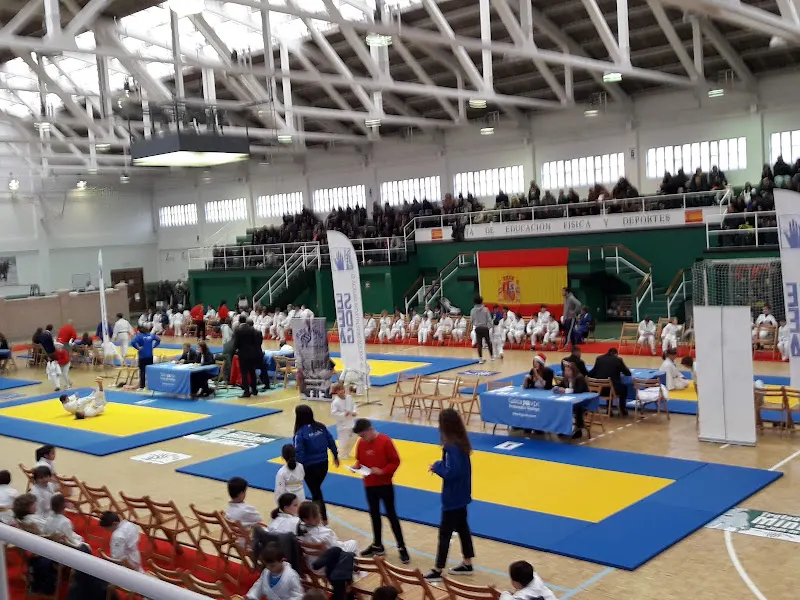 Pabellón y Piscina de Batallones - Gimnasio en Ferrol - foto 2