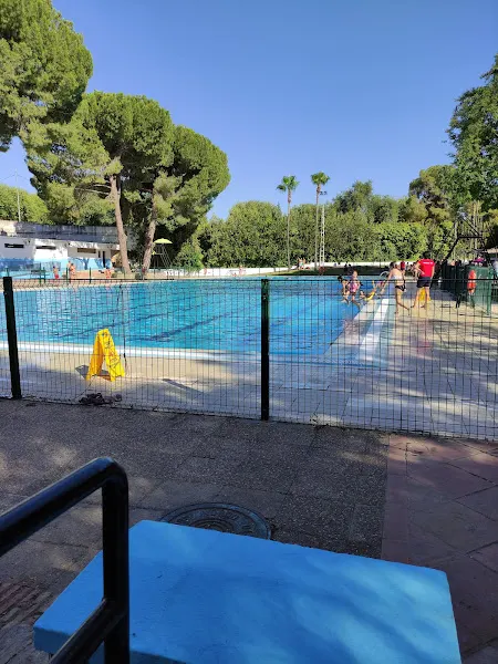 Piscina Municipal - Polideportivo en Alcalá de Guadaíra - foto 2