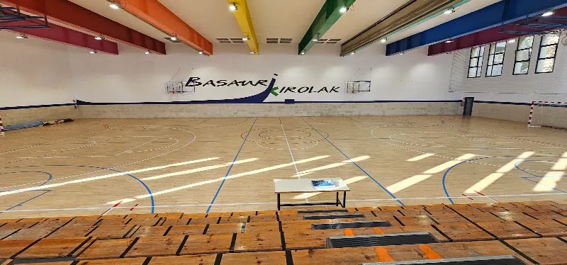 Polideportivo Urbi - Basauri Kirolak - Polideportivo en Basauri - foto 2
