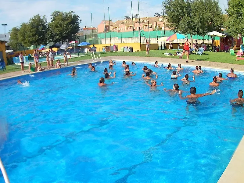 Centro Cultural y Recreativo Piscina la Prusiana - Club social en Mairena del Aljarafe - foto 2