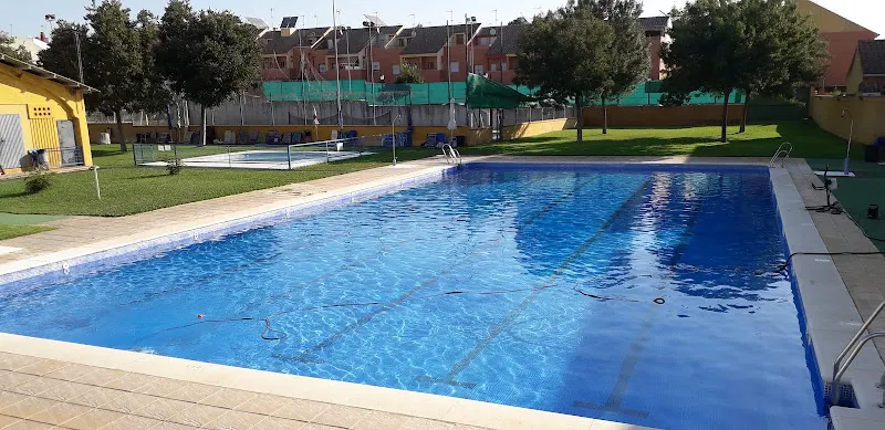 Centro Cultural y Recreativo Piscina la Prusiana - Club social en Mairena del Aljarafe - foto 3