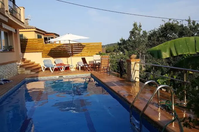 Blanes: preciosa casita con piscina privada con jardin y wifi. - Girona