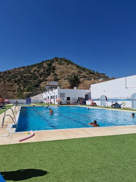 Piscina Pública Municipal de Totalán - Piscina pública en Totalan - foto 2