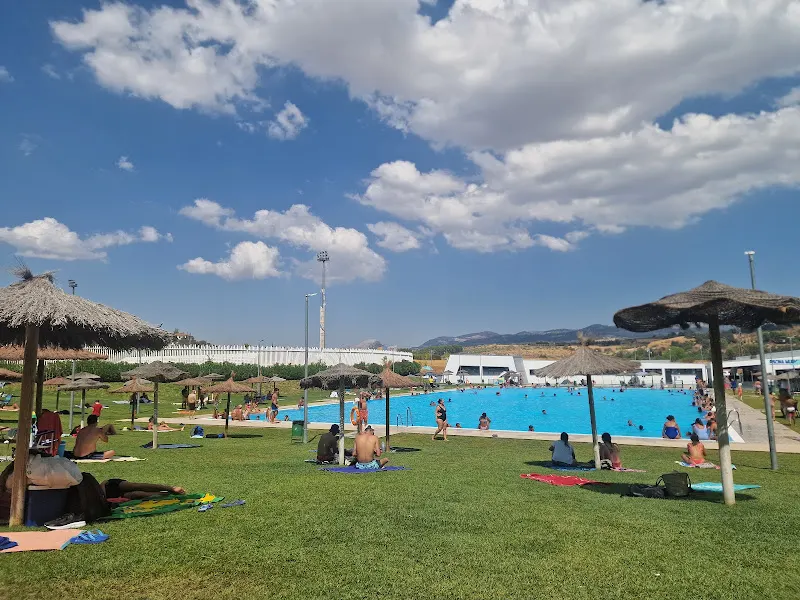 La Piscina Municipal ‘Manolo López’ - Piscina pública en Ronda - foto 2