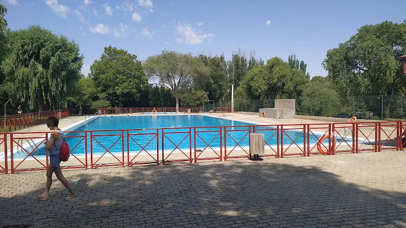 Piscina Municipal de verano Fuente Cerrada - Piscina pública en Teruel - foto 2