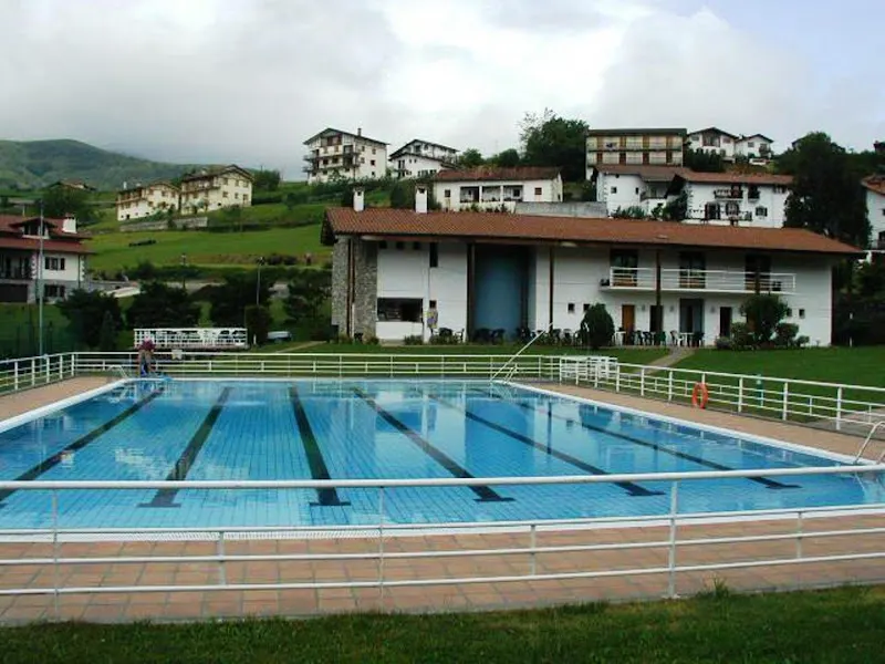Piscina Pública Municipal de Yanzi. - Piscina pública en Igantzi - foto 2