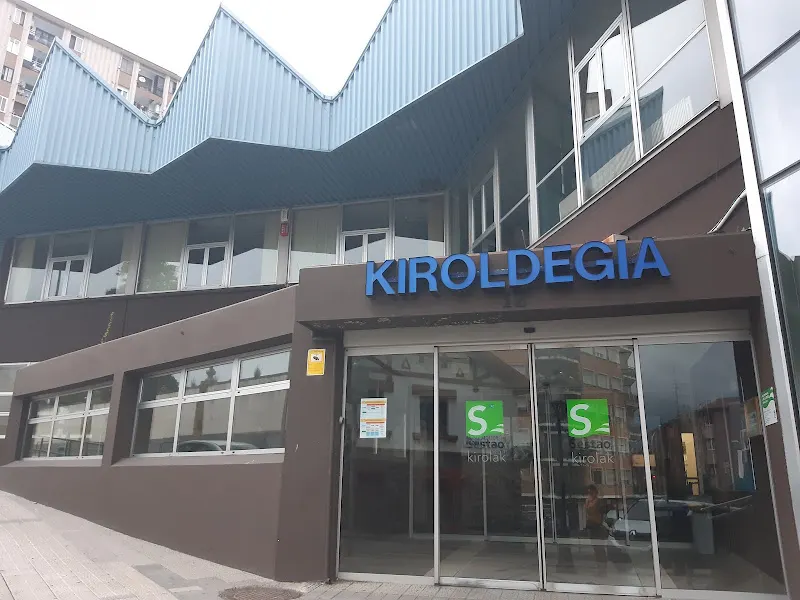 Las Llanas Kiroldegia / Polideportivo Las Llanas - Polideportivo en Sestao - foto 2