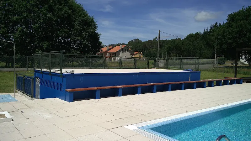 Piscina Municipal de Luou - Teo