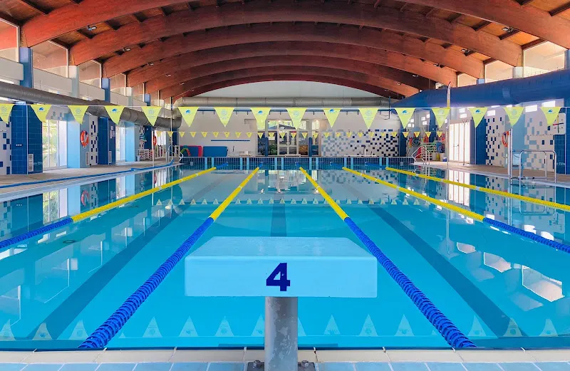 Piscina Municipal Cubierta de Coín - Piscina pública en Coín - foto 2