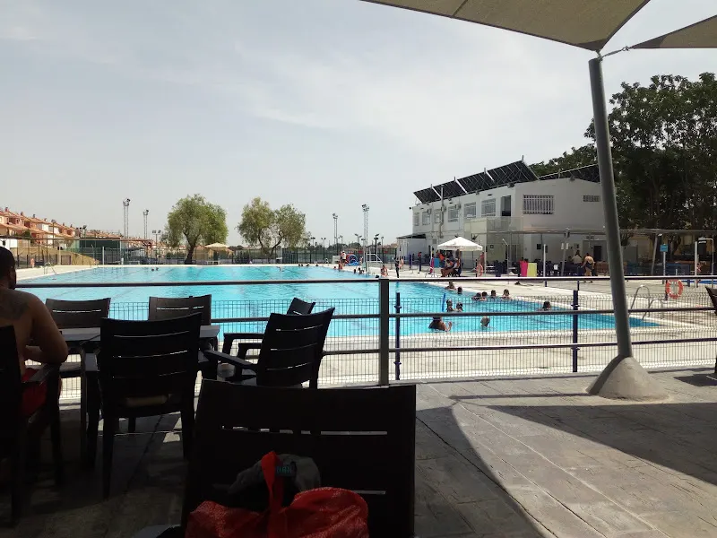 Piscina Municipal Castilleja de la Cuesta - Polideportivo en Castilleja de la Cuesta - foto 2