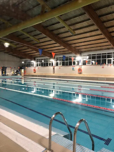 Piscina/Gimnasio Municipal de Noya - Piscina pública en Noia - foto 2