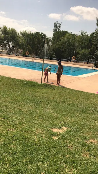 Polideportivo y piscina municipal - Polideportivo en Albaida del Aljarafe - foto 2