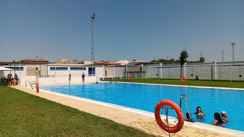 Piscina Municipal de Benacazón - Piscina pública en Benacazon - foto 2