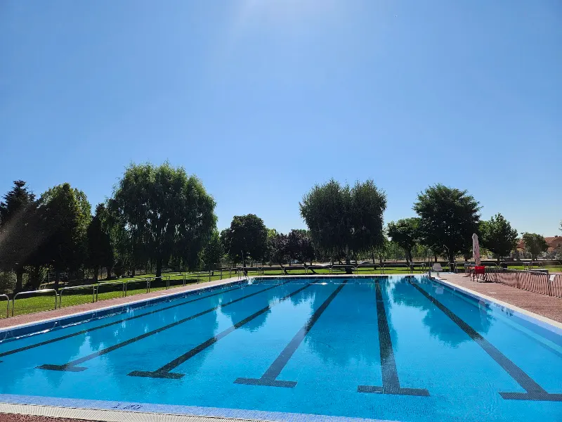 Piscinas Santovenia de la Valdoncina - Piscina en Santovenia de la Valdoncina - foto 2