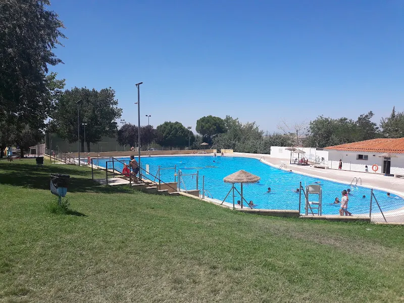 Piscina Pública Municipal de Torres de la Alameda. - Piscina pública en Torres de la Alameda - foto 2