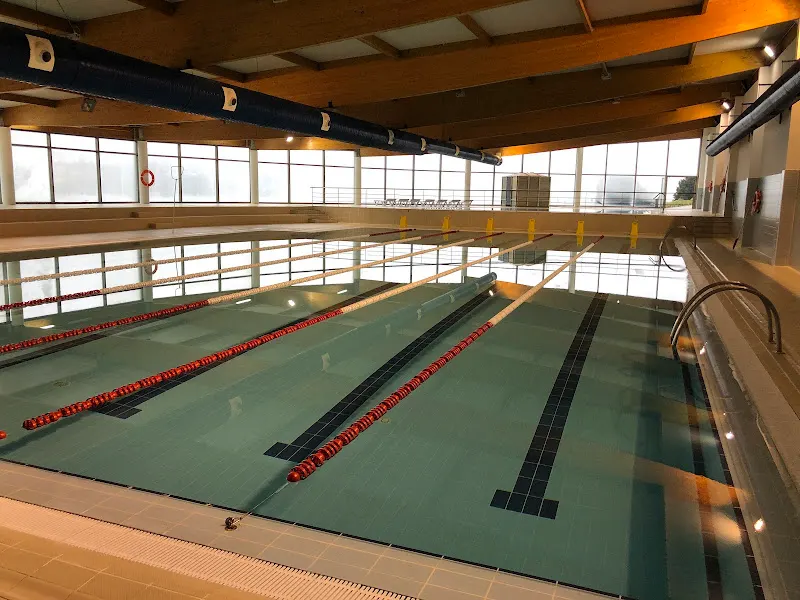 PISCINA MUNICIPAL DE CEE (Cee) - Piscina cubierta en Cee - foto 2