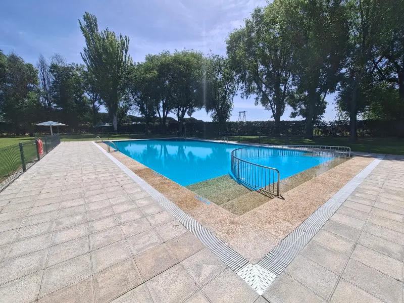 Piscinas Municipales de Íscar - Piscina pública en Iscar - foto 2