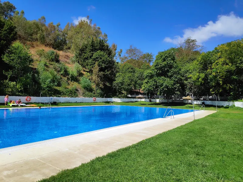 Piscina Municipal de Constantina - Piscina en Constantina - foto 2