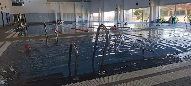 Piscina Municipal Climatizada De Almazán. en Almazán