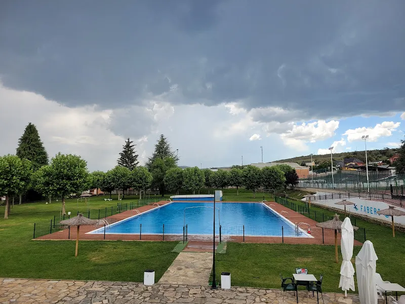 Piscinas Municipales de Fabero - Piscina pública en Fabero - foto 2