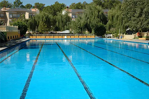 Complejo Turístico La Cabaña - Piscina pública en Adrada (La) - foto 4