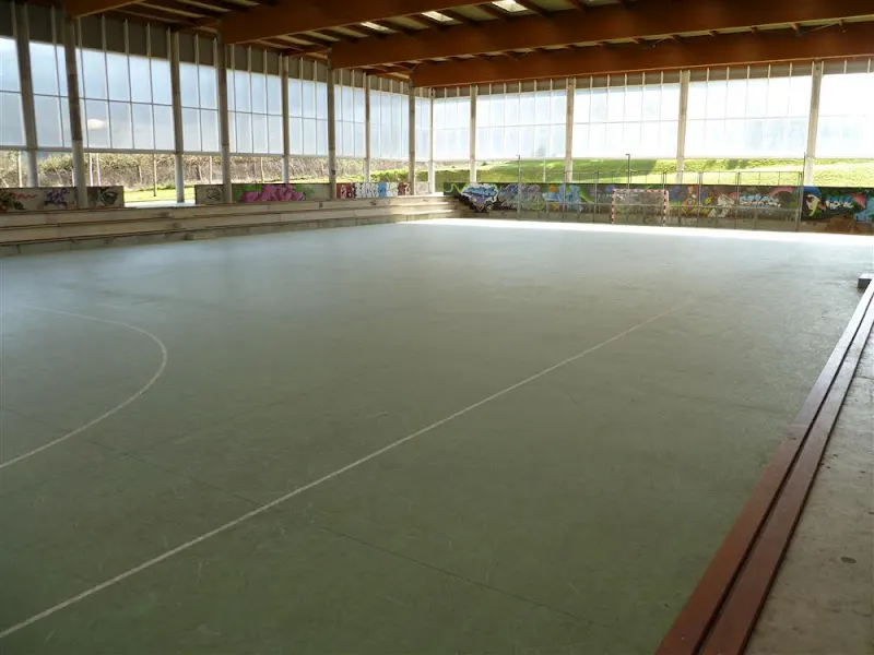 Polideportivo Municipal El Jaro - Polideportivo en Ugao-Miraballes - foto 2