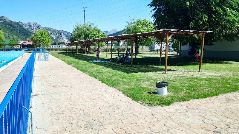 Piscina Municipal De Cistierna