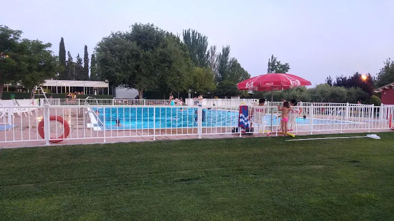 Piscina Pública Municipal de Villamayor de Gállego. - Villamayor de Gallego