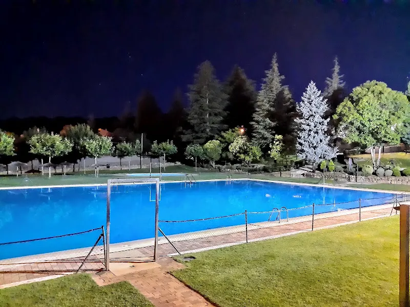 Piscina municipal la perdiguera - Piscina pública en Hoyo de Pinares (El) - foto 2
