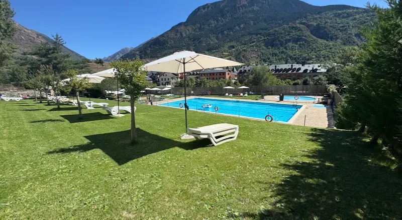 Piscina Pública Municipal de Benasque. - Piscina pública en Benasque - foto 2