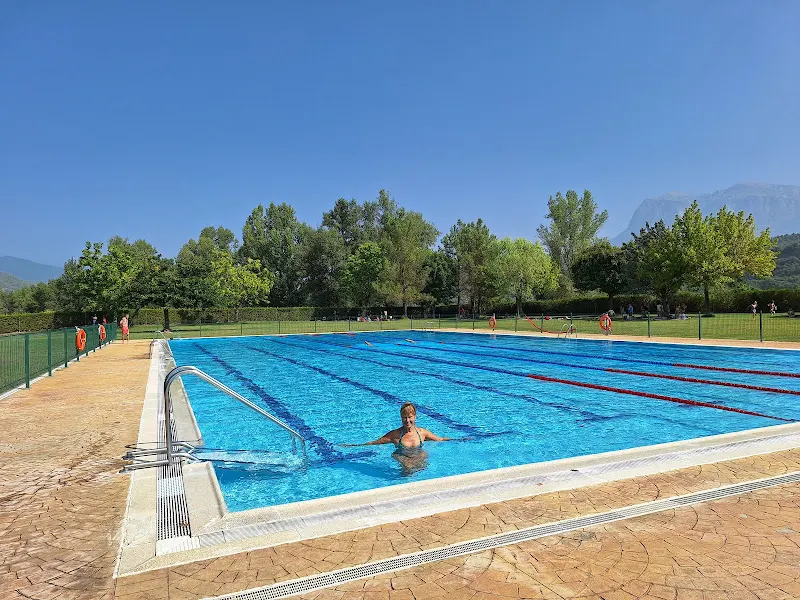 Piscinas y pabellón Municipal - Ainsa-Sobrarbe