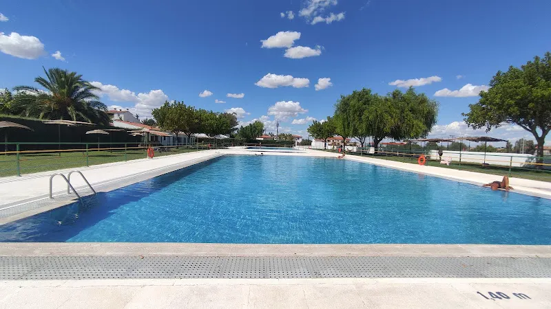Piscina Municipal de Brozas - Piscina pública en Brozas - foto 2